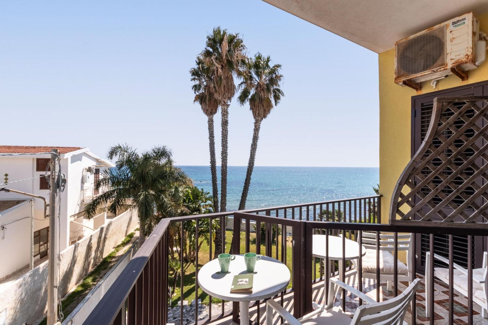 B&B La Terrazza Sul Mare อาโวลา ภายนอก รูปภาพ